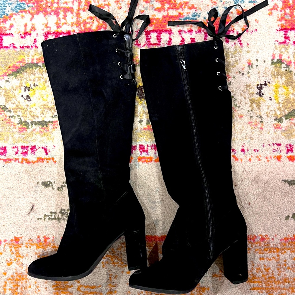 * new without box or tags *. Zip up black sueded knee high boots size 8.5